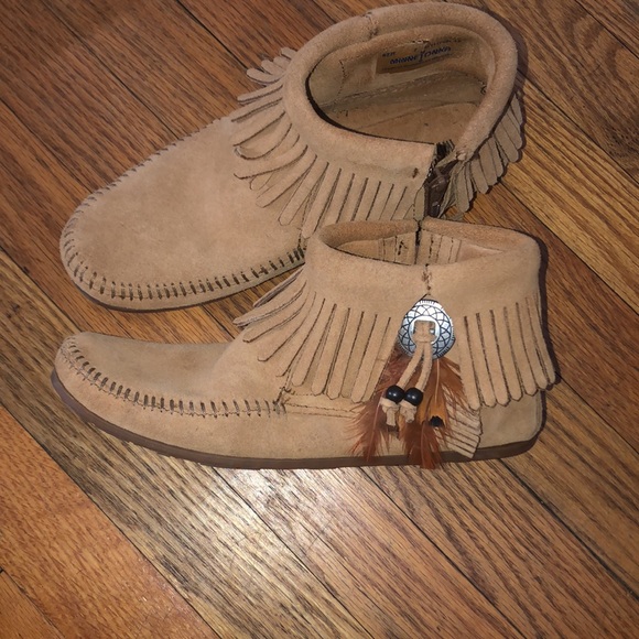 Minnetonka Women's Concho Feather Moccasins Size 7 - Picture 3 of 8